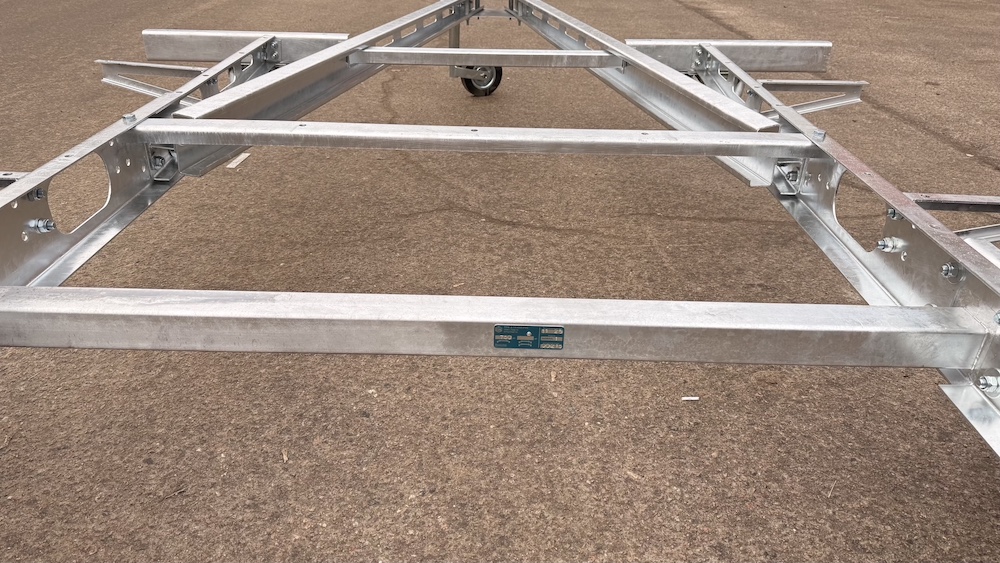 Облегчённое болтовое шасси для прицепов до 3500 кг